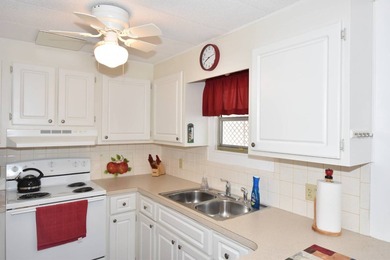 Close to pool, clubhouse, activities, restaurants and shopping!! - photo 5