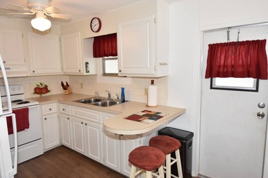 Close to pool, clubhouse, activities, restaurants and shopping!! - photo 6
