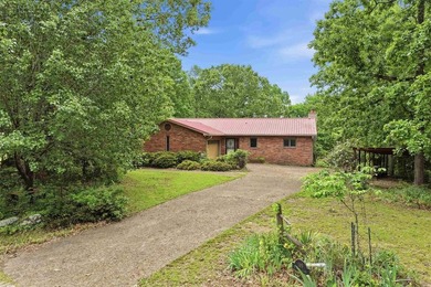 Golf course living in beautiful Hot Springs, Arkansas! This 4BR - photo 2