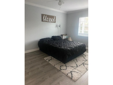 Beautiful 2 bedrooms 2 full bathrooms completely renovated. The - photo 11