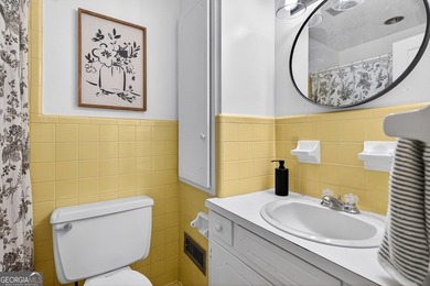 Spacious living with incredible entertaining features in a - photo 13
