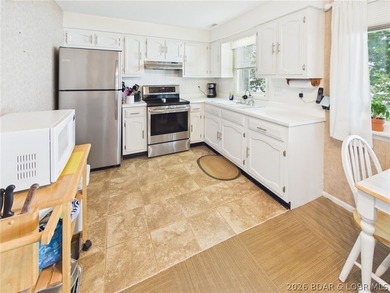 Welcome to your perfect turnkey lake front getaway, this well - photo 16