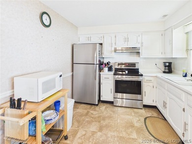 Welcome to your perfect turnkey lake front getaway, this well - photo 19