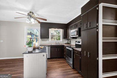 Spacious living with incredible entertaining features in a - photo 21