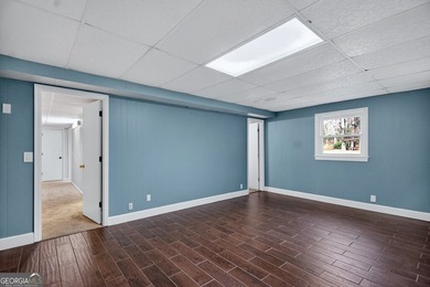 Spacious living with incredible entertaining features in a - photo 24