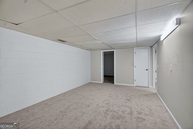 Spacious living with incredible entertaining features in a - photo 26