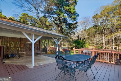 Spacious living with incredible entertaining features in a - photo 30