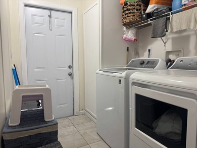 MOTIVATED SELLER!!!!Village of tampa offer a Swimming pool - - photo 7