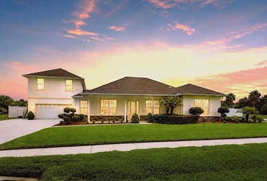 Designed for luxury living, this beautifully maintained custom - photo 1