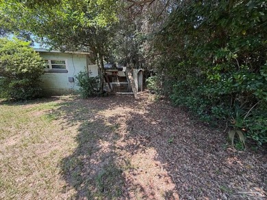 Investor Opportunity in Pensacola! 3BR/2BA concrete block home - photo 3
