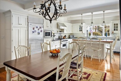 This Arts & Crafts-inspired Colonial located in the tranquil - photo 10
