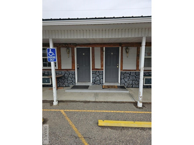 Rare investment opportunity with a 7+ cap rate and day to day - photo 1