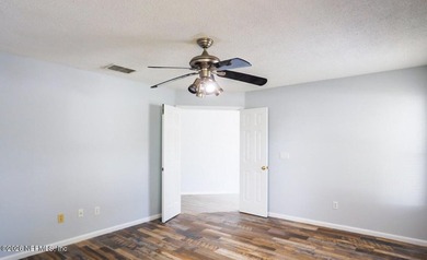 Ready to move in! This immaculate 3-bedroom, 2-bathroom home - photo 13