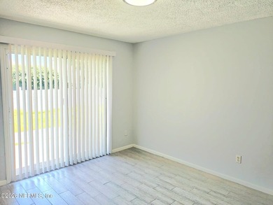 Ready to move in! This immaculate 3-bedroom, 2-bathroom home - photo 18