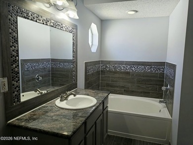 Ready to move in! This immaculate 3-bedroom, 2-bathroom home - photo 19