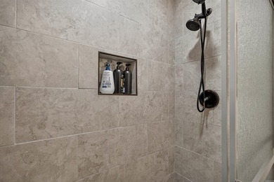Welcome to effortless lake living at 200 Hamilton Oaks Drive - photo 21