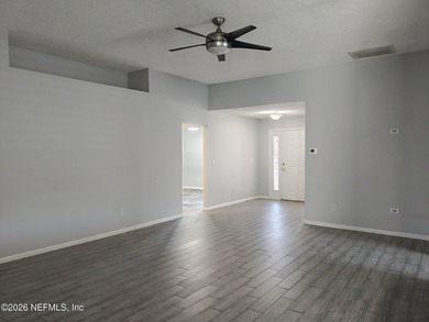 Ready to move in! This immaculate 3-bedroom, 2-bathroom home - photo 23