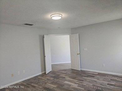 Ready to move in! This immaculate 3-bedroom, 2-bathroom home - photo 24