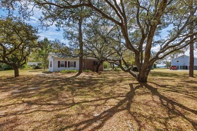 Welcome to your slice of Old Florida paradise in the heart of - photo 43
