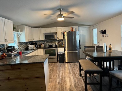 !! FAMILY PARK IN TAMPA EXCELLENT CONDITION!!Mobile Home in an - photo 1