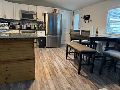 !! FAMILY PARK IN TAMPA EXCELLENT CONDITION!!Mobile Home in an - photo 2