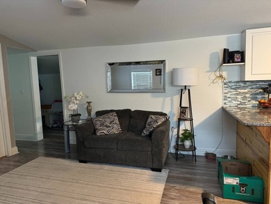 !! FAMILY PARK IN TAMPA EXCELLENT CONDITION!!Mobile Home in an - photo 5