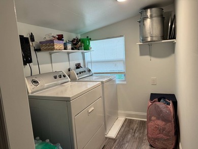 !! FAMILY PARK IN TAMPA EXCELLENT CONDITION!!Mobile Home in an - photo 7