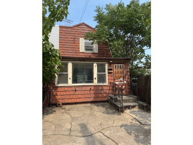 Attention investors and end users! This property offers 2 - photo 1