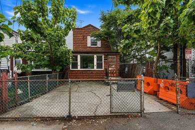 Attention investors and end users! This property offers 2 - photo 2