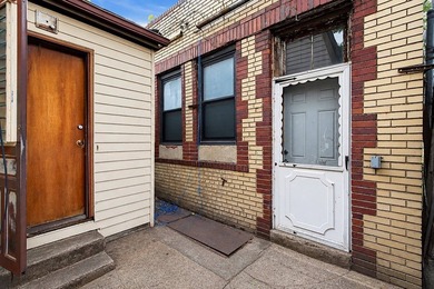 Attention investors and end users! This property offers 2 - photo 4