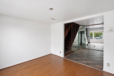 Attention investors and end users! This property offers 2 - photo 5