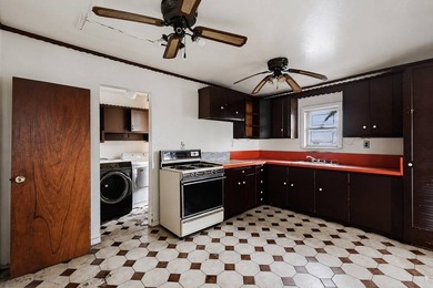 Attention investors and end users! This property offers 2 - photo 9