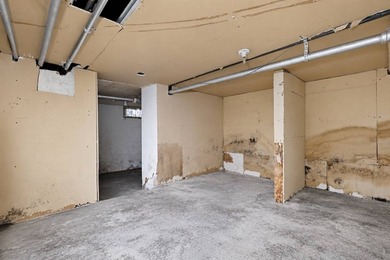 Attention investors and end users! This property offers 2 - photo 10