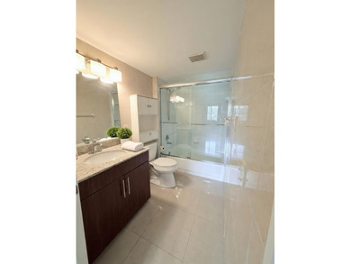 Perfectly convenient to the Pembroke Road gate with no long