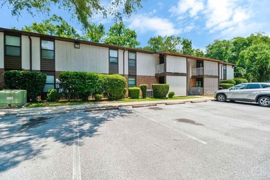 This 2 bedroom, 2 bath ground-floor condo offers an affordable - photo 1