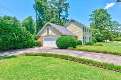 A private inground pool, spacious screened porch, and impressive - photo 28