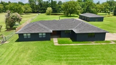 Ultrahip, fully remodeled 4 bedroom, 2.5 bath home on 2 acres - photo 1