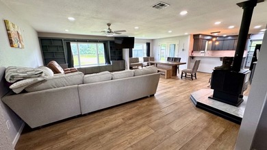 Ultrahip, fully remodeled 4 bedroom, 2.5 bath home on 2 acres - photo 2