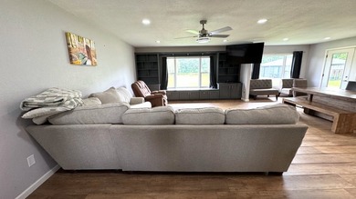 Ultrahip, fully remodeled 4 bedroom, 2.5 bath home on 2 acres - photo 3