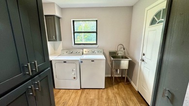 Ultrahip, fully remodeled 4 bedroom, 2.5 bath home on 2 acres - photo 10
