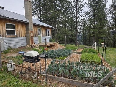 If you've been dreaming of an off-grid lifestyle, this is your - photo 2