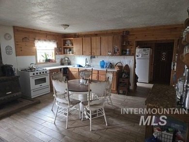 If you've been dreaming of an off-grid lifestyle, this is your - photo 4