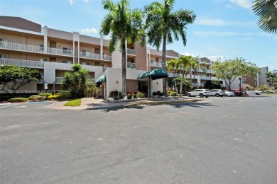 (private lake, pond, creek) Condo For Sale in Tamarac Florida