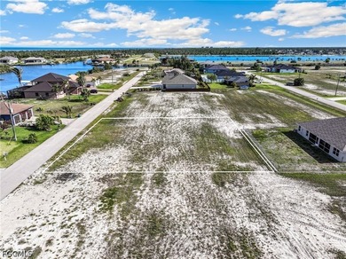 Located in the highly desirable NW Cape Coral area, this tripple - photo 12
