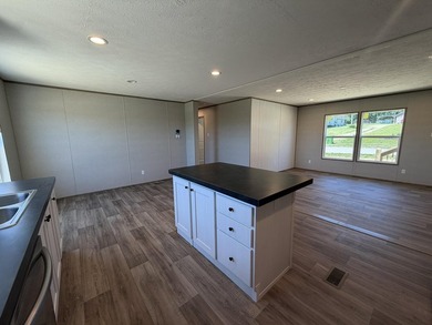 Brand new Clayton Horizon home offering 3 bedrooms, 2 full baths - photo 17
