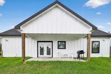 Charming 3-Bed, 2-Bath Home on Serene Pond in Rockport, Texas - photo 17