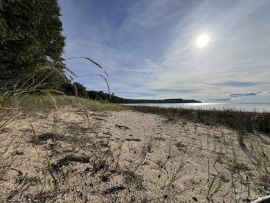 Located on the beautiful Garden Peninsula, this waterfront - photo 2