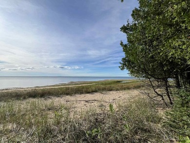 Located on the beautiful Garden Peninsula, this waterfront - photo 6