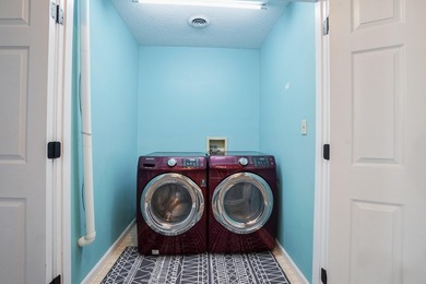 Beautifully updated 3-bedroom, 2-bath home with a spacious bonus - photo 27