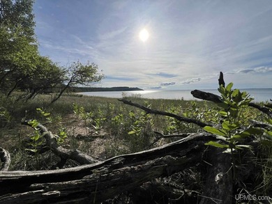 Located on the beautiful Garden Peninsula, this waterfront - photo 8